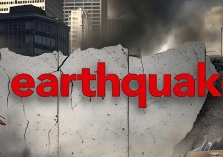 Big earthquake in Panama, tall buildings shook and people came to the streets